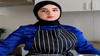 "استاكوزا زرقاء وكبدة 10 كجم".. بلوجر تثير الجدل بوصفات غريبة (فيديو)