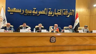 غرفة بورسعيد تبحث مع الجمارك إنهاء أزمات التجار وتوحيد الإجراءات (صور)