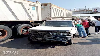 انتظام الحركة المرورية بعد حادث تصادم بالطريق الزراعي في القليوبية - صور