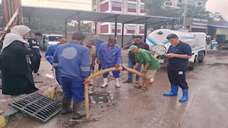 أمطار في عز الصيف.. استمرار جهود شفط المياه من شوارع المنوفية