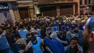 بعد اعتقال 4 أشخاص.. ما قصة الرسوم المسيئة للنبي محمد في تركيا؟
