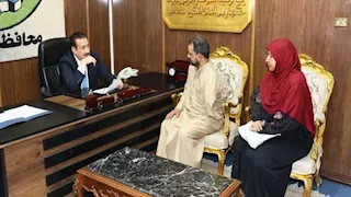 بعد بتر ذراعه.. محافظ المنوفية يوجه بفرش محل "عامل محارة" بالبضاعة (صور)