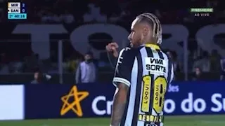 رد فعل مثير للجدل من نيمار بعد خسارة فريقه بثلاثية (فيديو)