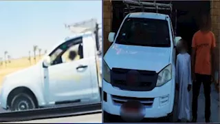 طفل يقود سيارة نقل في البحيرة.. ووالده: "كنت جنبه"