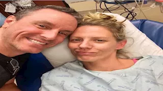 عانت من أعراض مزعجة.. سيدة تكتشف إصابتها بورم خطير في القولون 