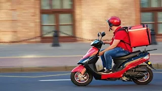 المرور: سلوك عمال الدليفري سبب رئيسي للحوادث ويجب توعيتهم بالقانون