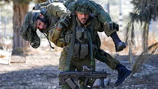 مواقع إسرائيلية: إجلاء جنود مصابين من قطاع غزة