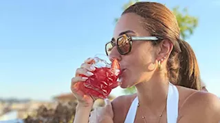 بفستان جذاب وتسريحة كلاسيكية.. أمينة خليل تتألق في مهرجان الجونة