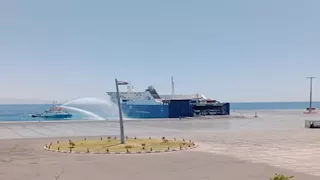 مناورة لمكافحة حريق على إحدى العبارات بميناء نويبع