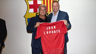 ماذا حدث في اجتماع محمود الخطيب مع لابورتا رئيس برشلونة؟