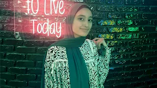 والدة التاسعة على الجمهورية في الثانوية العامة: فرحتي ما تتقدرش