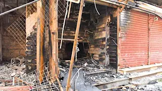 السيطرة على حريق محل اكسسوارت هواتف محمولة بالموسكي