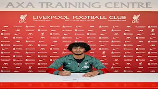 لاعب مصري جديد يوقع على عقد احترافي مع ليفربول
