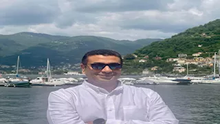 20 عامًا من العمل الميداني.. من هو هاني فؤاد قائد إسعاف وسط الصعيد؟ 