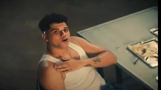 بعد براءته من تهمة المخدرات.. مطرب مهرجانات يزيل "التاتو" وينصح متابعيه