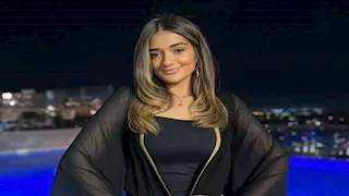 أناقة "البيبي بلو" والمجوهرات الماسية.. كيف نسقت ملك زاهر إطلالتها؟ 