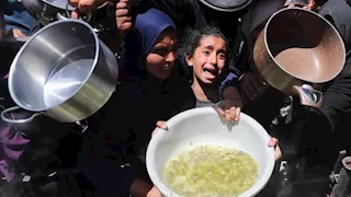 "أخشى أن أخرج للبحث عن الطعام فأعود جثة".. روايات غزيين حول معاناتهم مع الجوع