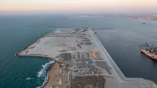 أحدث تصوير جوي لمحطة "تحيا مصر 2" على رصيف 100 بميناء الدخيلة