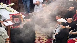 جنازة القمص بطرس الجبلاوي.. أهالي بورسعيد يودعون بطل المقاومة الشعبية -فيديو وصور 