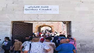 بعد فتحها مجانًا.. إقبال على المواقع الأثرية في عيد الإسكندرية (صور)