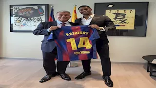 بسبب حذائه.. راشفورد يتعرض للسخرية في برشلونة (صور)