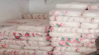 حملات مكثفة تضبط سلع تموينية مدعمة قبل بيعها بالسوق السوداء (صور)