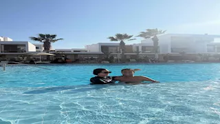 محمد إبراهيم يستمتع بأجواء الصيف مع أسرته