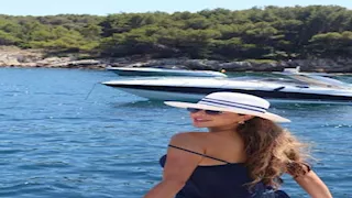 "جريئة وسط البحر".. يارا السكري تستمتع بإجازة الصيف والجمهور يعلق (صور)