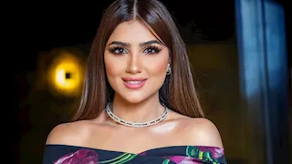 بفستان قصير وجريء.. مي عمر تستمتع بإجازة الصيف أمام حمام سباحة (صور)