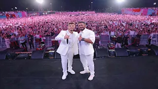 بعد أزمته مع نجم كبير.. تامر حسني ينشر صورًا من حفل العلمين ويوجه رسالة للجمهور