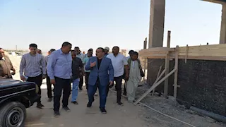 محافظ أسيوط يتفقد أعمال إنشاء أول مصنع متكامل لمنتجات الرمان بالبداري - صور 