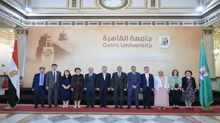 رئيس جامعة القاهرة يستقبل وفد الجمعية الصينية للتعليم العالي لبحث آفاق التعاون