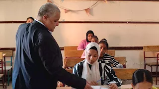 وكيل تعليم الأقصر يتفقد لجان امتحانات الدور الثاني وتدريب "التجربة السنغافورية"