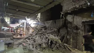   مكون من طابقين.. انهيار عقار بمنطقة سوق ستوتة في الدقهلية- صور