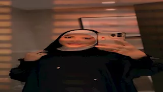 زوجة محمد النني الثانية تنشر صورًا بملابس الإحرام من الكعبة وتعلق