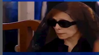 فيديو مؤثر.. فيروز تصل كنيسة رقاد السيدة لوداع نجلها زياد الرحباني