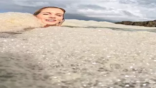 بلوجر تتعرض لموقف صادم أثناء السباحة- ماذا حدث لها؟ 