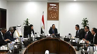 رئيس الوزراء يلتقي الرئيس التنفيذي للمؤسسة الدولية الإسلامية لتمويل التجارة