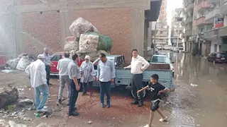 بالصور- انفجار خط مياه رئيسي يغرق شوارع المنصورة ويقطع الكهرباء