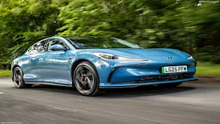 إم جي تطلق سيارتها IM5 سيدان الكهربائية رسميًا في الأسواق.. صور وتفاصيل