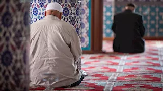 ما كيفية الأذان والإقامة عند الجمع بين الصلاتين؟.. الإفتاء توضح