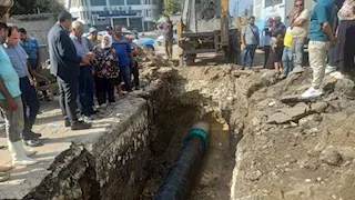 انتهاء أزمة كسر خط المياه الرئيسي بالدقهلية.. وضخ المياه يعود تدريجيًا (صور)