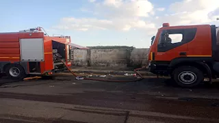 بعد الدفع بـ 3 سيارات إطفاء.. السيطرة على حريق داخل مخزن في الجمالية