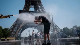 موجة حرّ تضرب أوروبا: وفيات وإغلاقات ودرجات حرارة تبلغ مستويات تاريخية