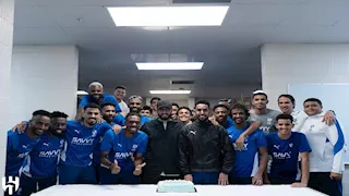 لاعبو الهلال السعودي يحتفلون بمولود جديدة لرئيس النادي (صور)