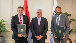 توقيع عقد مشروع مصنع منسوجات بالسخنة باستثمارات 970 مليون جنيه