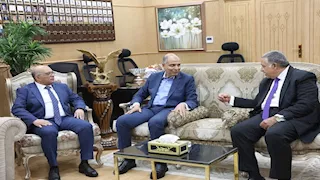 محافظ المنيا يٌهنئ اللواء حاتم حسن بتوليه مهام منصبه مديرا للأمن- صور 