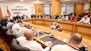 حماية المستهلك والغرفة التجارية يبحثان آليات خفض الأسعار بعد تراجع الدولار