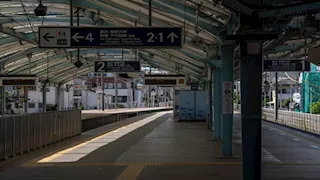 شواطئ وطرقات خالية في فوجيساوا اليابانية بعد تحذير من تسونامي