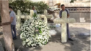 الصور الأولى من جنازة الفنان لطفي لبيب